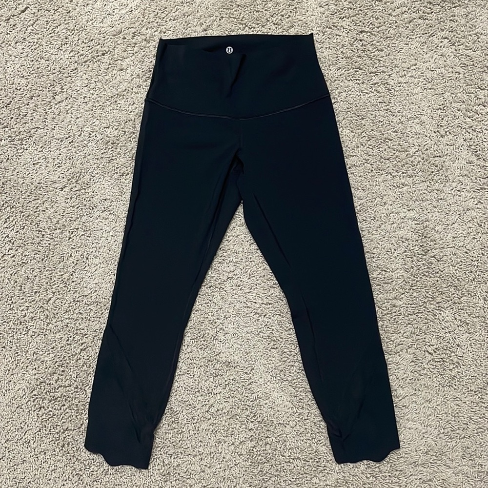 Lululemon size 8 scalloped hem wunder under luxtreme crop legging